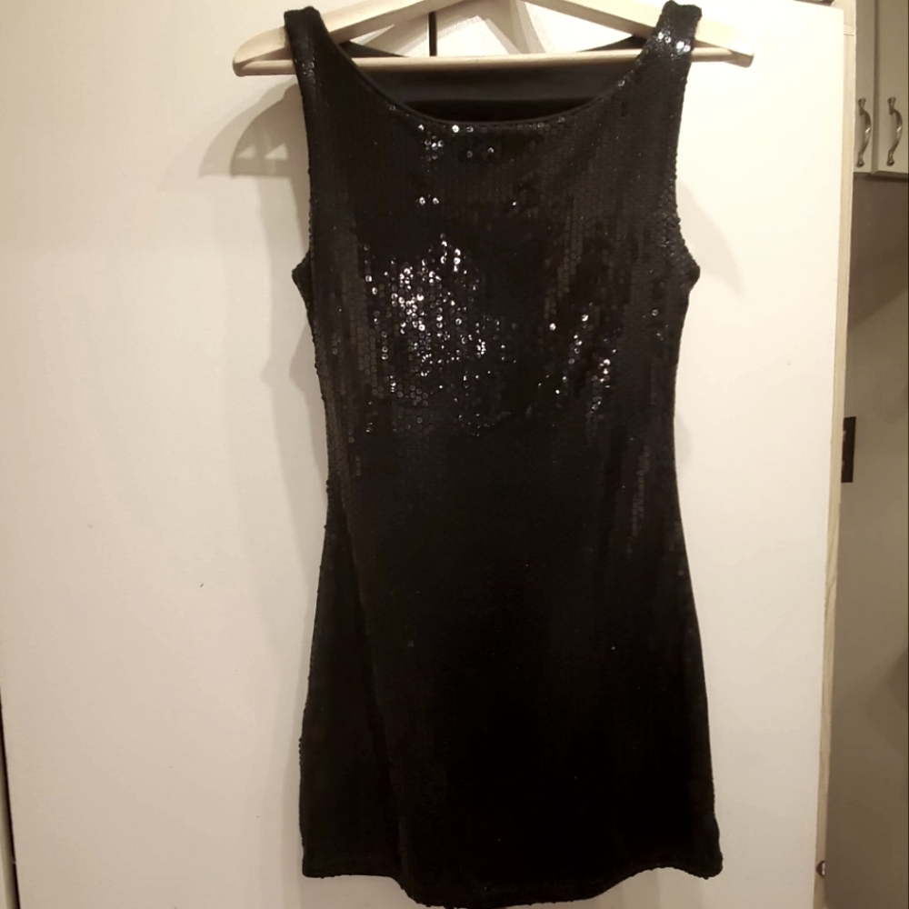 Black sequin dress. Beautiful vintage party dress/ tunic in size small.